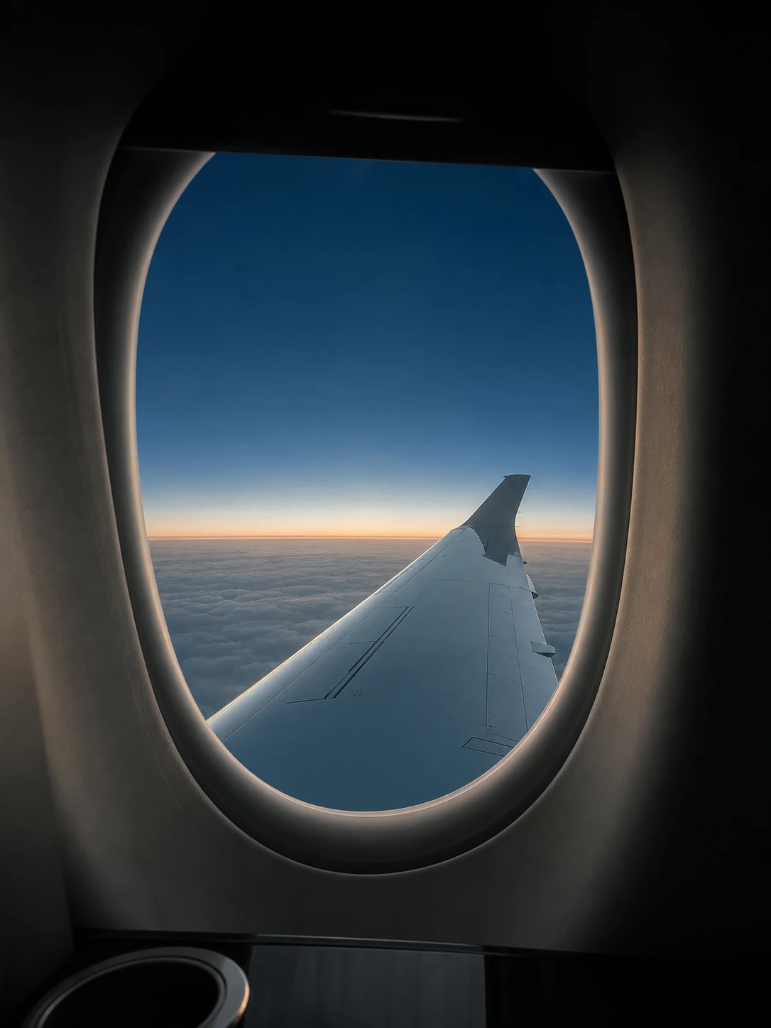 Vista del ala de un Falcon 7X desde la cabina